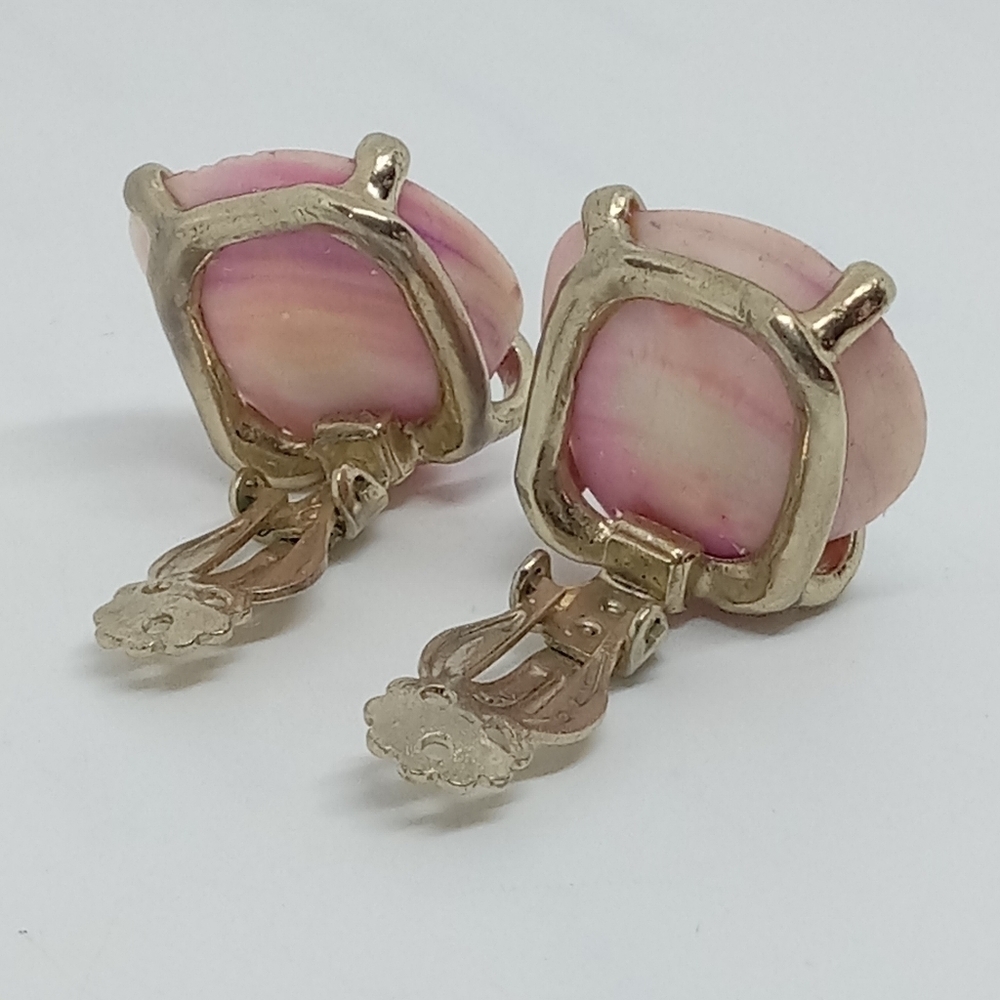 * vintage pink sea shell, pearl, & garnet gold tone clip on earrings - Picture 5 of 5